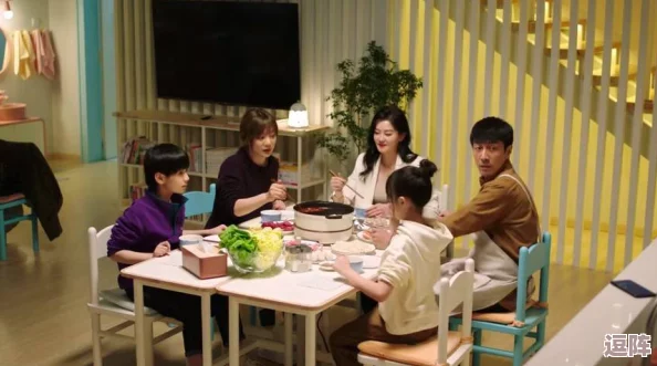 男女之间的唏唏哩哩动态:探讨情感交流中的微妙变化与互动方式,揭示两性关系的复杂性与趣味性 男女之间的唏唏哩哩动态:探讨情感交流中的微妙变化与互动方式,揭示两性关系的复杂性与趣味性