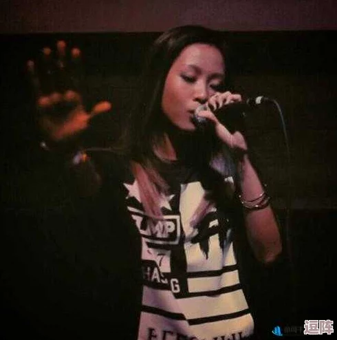 20岁女rapper越南:她的音乐故事和独特风格备受认可 20岁女rapper越南:她的音乐故事和独特风格备受认可