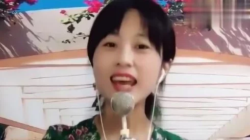 网友热议：铜铜铜锵锵锵锵锵青青草，音乐节奏韵味十足，给人耳目一新的听觉享受！