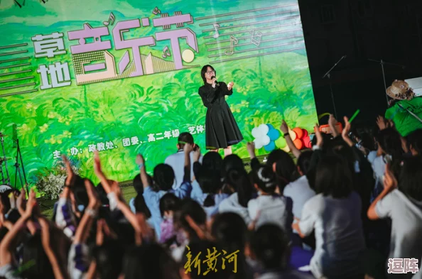 网友热议：铜铜铜锵锵锵锵锵青青草，音乐节奏韵味十足，给人耳目一新的听觉享受！