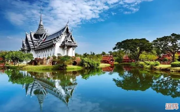 泰国国大但人文艺术:用户评价指出其独特魅力和深厚文化底蕴的完美结合 泰国国大但人文艺术:用户评价指出其独特魅力和深厚文化底蕴的完美结合