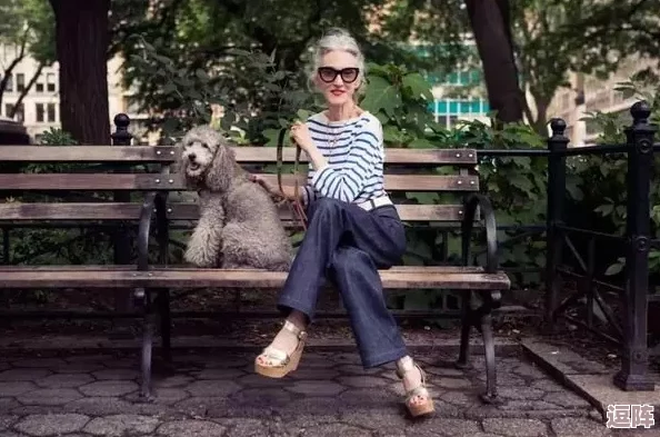 公园里的老年镖客视频大全:展现了银发族的活力与智慧,打破了年龄的界限,让人感受到生活的无限可能 公园里的老年镖客视频大全:展现了银发族的活力与智慧,打破了年龄的界限,让人感受到生活的无限可能