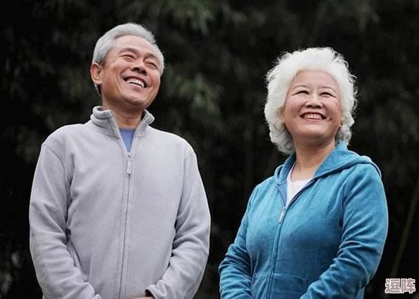 公园里的老年镖客视频大全:展现了银发族的活力与智慧,打破了年龄的界限,让人感受到生活的无限可能 公园里的老年镖客视频大全:展现了银发族的活力与智慧,打破了年龄的界限,让人感受到生活的无限可能