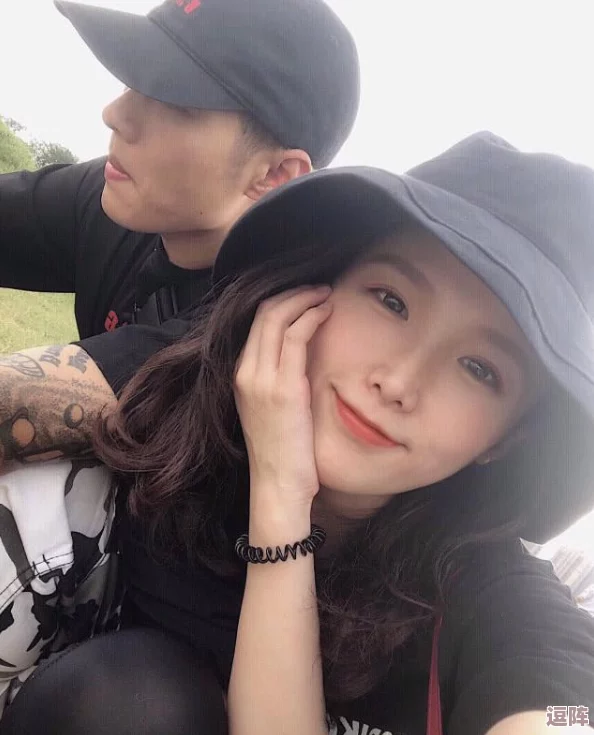 十岁小女孩rapper中国大陆,网友评论:这小姑娘真有才华,歌词写得太棒了,未来可期! 十岁小女孩rapper中国大陆,网友评论:这小姑娘真有才华,歌词写得太棒了,未来可期!