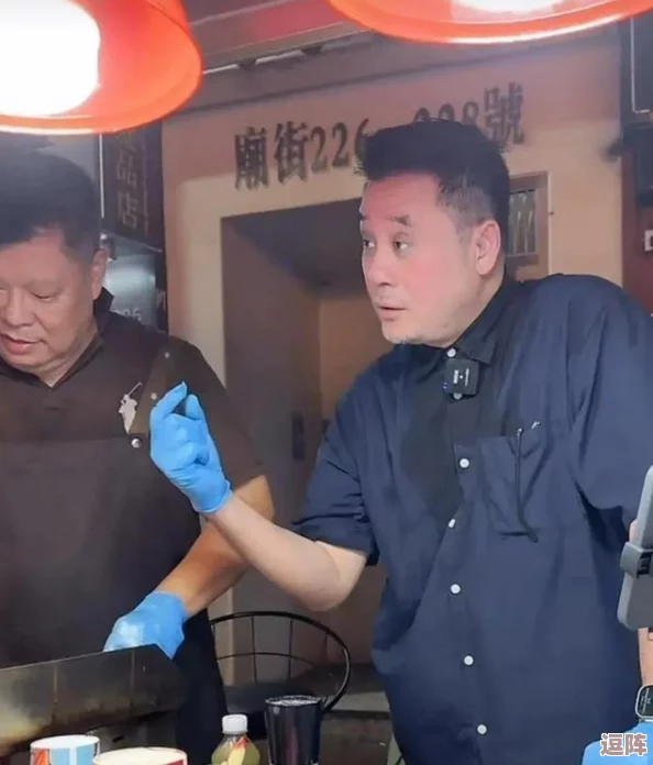 满18岁带好纸巾从此转折人生，网友曝光明星私密照片流出